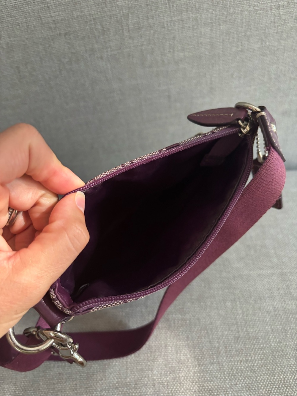 Coach Plum Signature Crossbody Bag - Picture 4 of 6